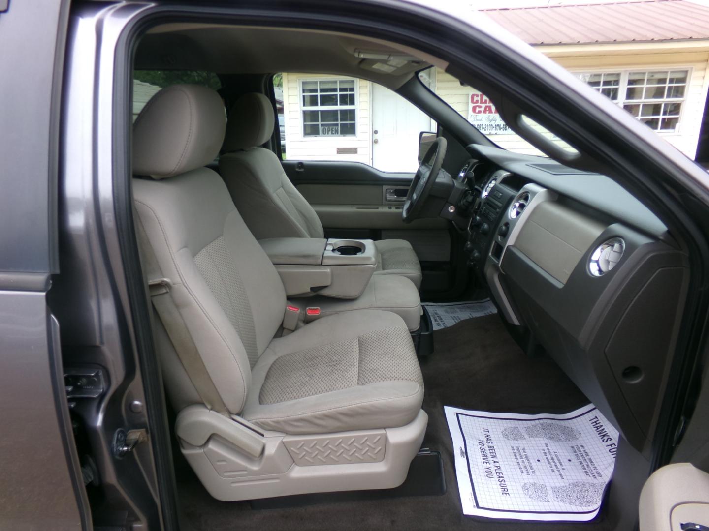 2010 Gray /Gray Ford F-150 XLT SuperCrew 5.5-ft. Bed 2WD (1FTFW1CVXAK) with an 5.4L V8 SOHC 24V FFV engine, 4-Speed Automatic transmission, located at 401 First NE, Bearden, AR, 71720, (870) 687-3414, 33.726528, -92.611519 - Photo#12